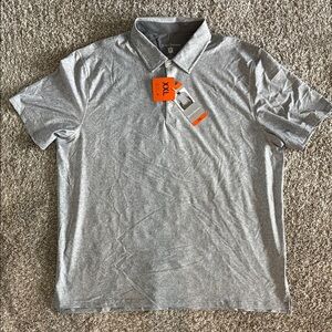 Light Gray Polo Shirt with Classic Collar and Short Sleeves